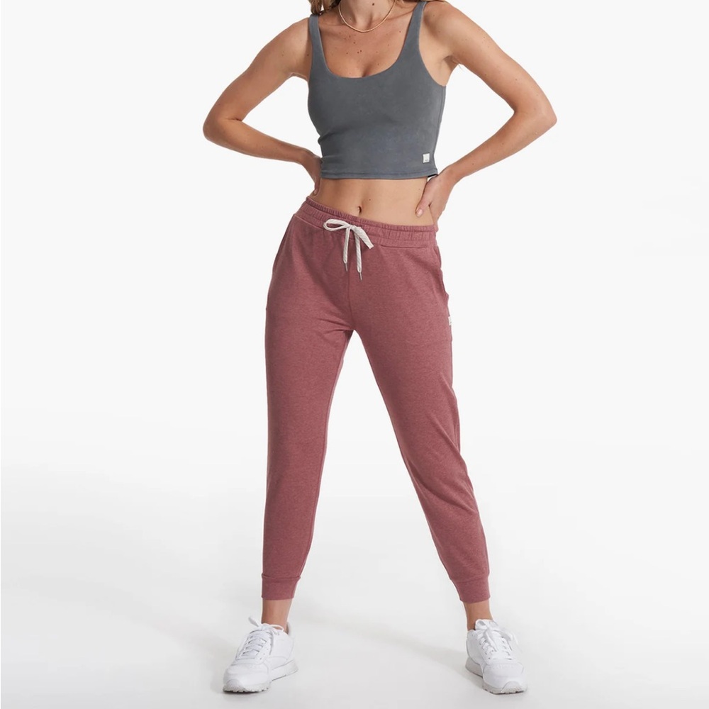 Vuori Women’s Performance Jogger, size Small, Marsala Heather